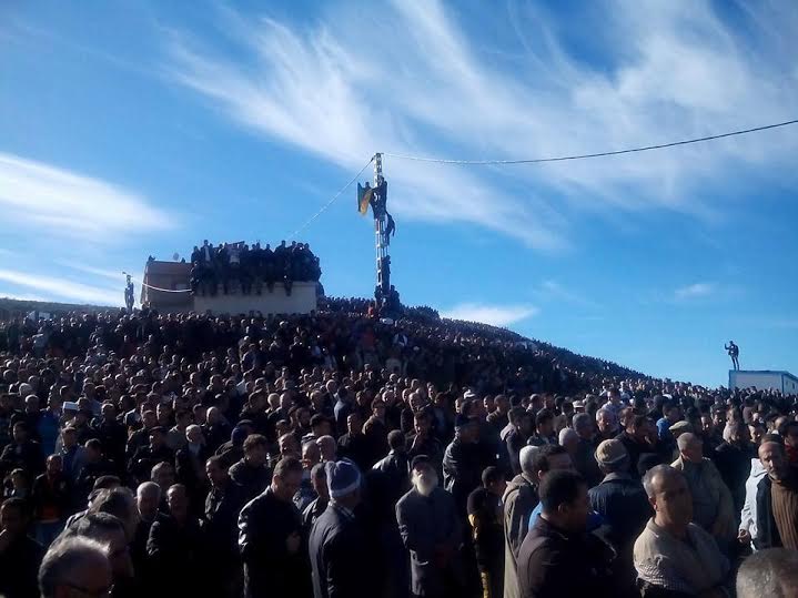 Hocine Ait-Ahmed : Des funérailles populaires malgré la récupération de la  Hocine Ait-Ahmed : Des funérailles populaires malgré la récupération de la