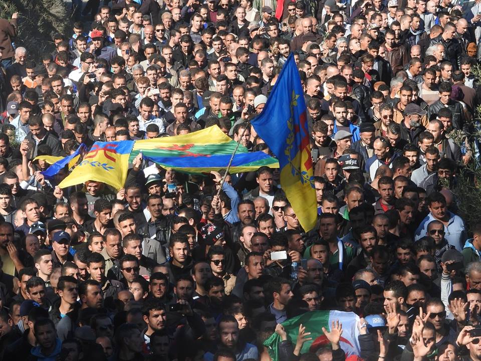 Hocine Ait-Ahmed : Des funérailles populaires malgré la récupération de la  Hocine Ait-Ahmed : Des funérailles populaires malgré la récupération de la