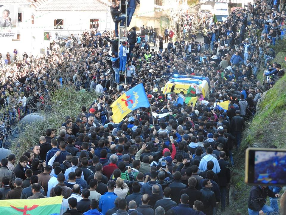 Hocine Ait-Ahmed : Des funérailles populaires malgré la récupération de la  Hocine Ait-Ahmed : Des funérailles populaires malgré la récupération de la