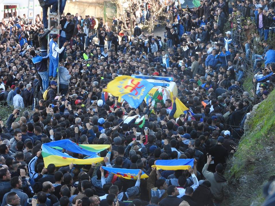 Hocine Ait-Ahmed : Des funérailles populaires malgré la récupération de la  Hocine Ait-Ahmed : Des funérailles populaires malgré la récupération de la