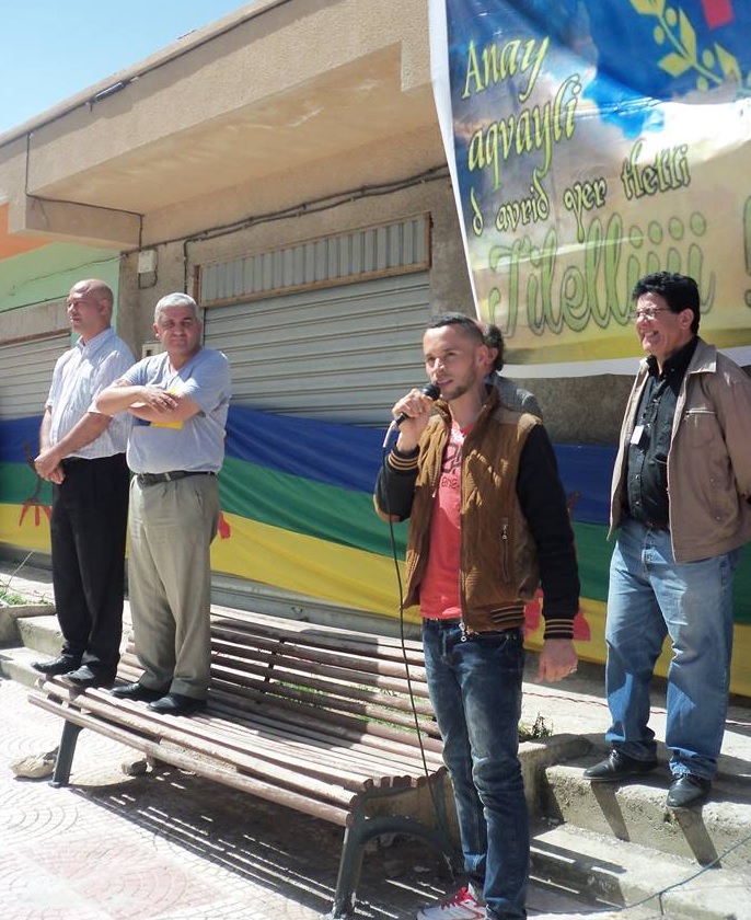 Adel Ait-Ouares, militant du MAK arrêté à Tizi-Ouzou en plein affichage de l'appel à la marche de Yennayer Adel Ait-Ouares, militant du MAK arrêté à Tizi-Ouzou en plein affichage de l'appel à la marche de Yennayer