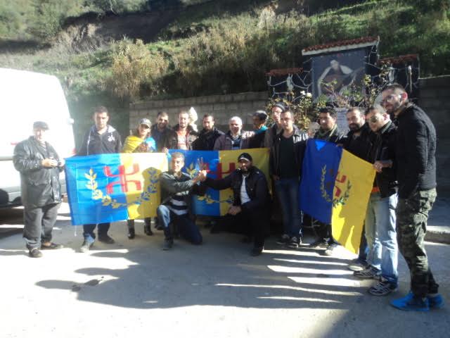 Tassaft Ougemoun : Le MAK se recueille à la mémoire de Mustapha Bacha et Brahim Izri Tassaft Ougemoun : Le MAK se recueille à la mémoire de Mustapha Bacha et Brahim Izri