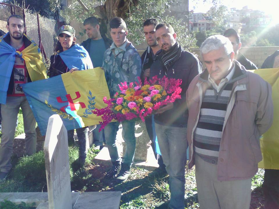 Tassaft Ougemoun : Le MAK se recueille à la mémoire de Mustapha Bacha et Brahim Izri Tassaft Ougemoun : Le MAK se recueille à la mémoire de Mustapha Bacha et Brahim Izri