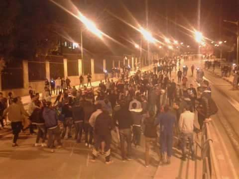 Yennayer : Marche spontanée à Tizi Wezzu juste après minuit Yennayer : Marche spontanée à Tizi Wezzu juste après minuit