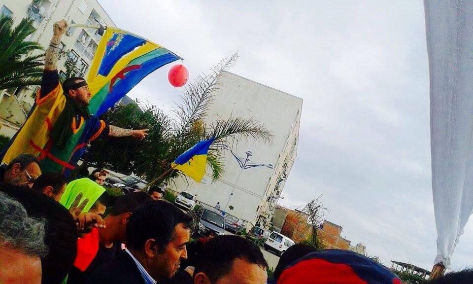 Grande mobilisation à Vgayet : le MAK occupe la capitale des Hammadites (photos) Grande mobilisation à Vgayet : le MAK occupe la capitale des Hammadites (photos)