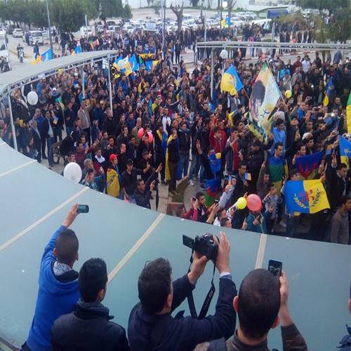 Grande mobilisation à Vgayet : le MAK occupe la capitale des Hammadites (photos) Grande mobilisation à Vgayet : le MAK occupe la capitale des Hammadites (photos)