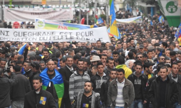 Tizi-Ouzou : Malgré les intimidations, les propagandes de déstabilisation et les entraves « sécuritaires », la marche du MAK à a été grandiose. Tizi-Ouzou : Malgré les intimidations, les propagandes de déstabilisation et les entraves « sécuritaires », la marche du MAK à a été grandiose.