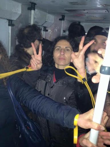 Scandale à Paris : Violente répression contre les manifestants Kurdes devant l'ambassade de Turquie qui ont protesté contre le massacre de civils kurdes  Scandale à Paris : Violente répression contre les manifestants Kurdes devant l'ambassade de Turquie qui ont protesté contre le massacre de civils kurdes