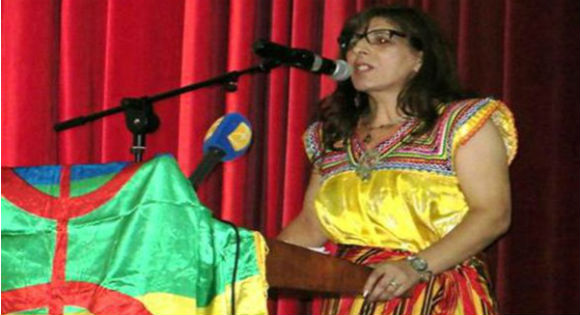 Kamira Nait-Sid retenue à l'aéroport d'Alger en ce moment (actualisé) Kamira Nait-Sid retenue à l'aéroport d'Alger en ce moment (actualisé)
