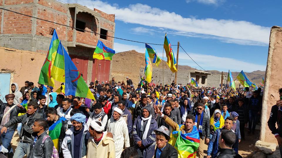 Plus de 15 milles Amazighs rendent hommage au militant amazigh Omar Khalek, le MAK adresse une lettre d'hommage Plus de 15 milles Amazighs rendent hommage au militant amazigh Omar Khalek, le MAK adresse une lettre d'hommage