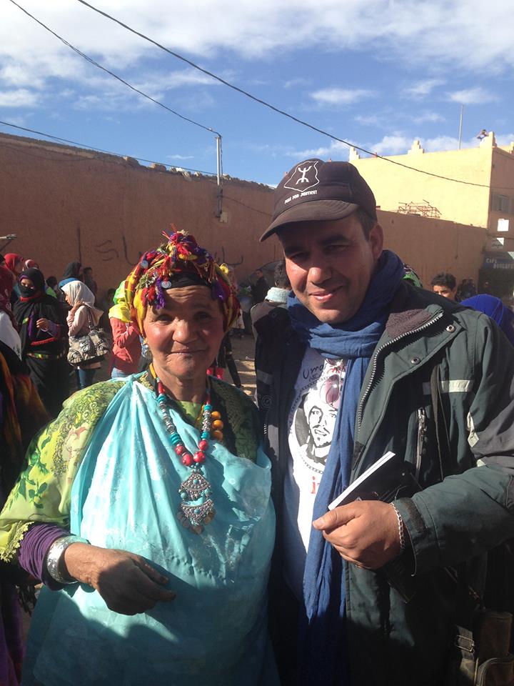 Plus de 15 milles Amazighs rendent hommage au militant amazigh Omar Khalek, le MAK adresse une lettre d'hommage Plus de 15 milles Amazighs rendent hommage au militant amazigh Omar Khalek, le MAK adresse une lettre d'hommage