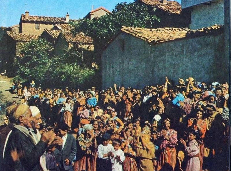 Hommage à la femme Kabyle. Récit... Hommage à la femme Kabyle. Récit...