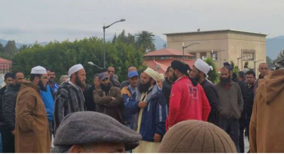 Occupation des espaces publics par d'anciens terroristes islamistes à Vgayet : Le MAK réagit  Occupation des espaces publics par d'anciens terroristes islamistes à Vgayet : Le MAK réagit