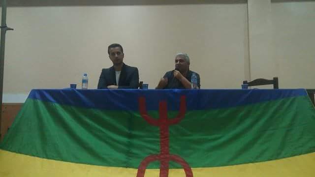 Asif n At Ɛisi / La police coloniale d'Alger échoue à empêcher la conférence du président du MAK Asif n At Ɛisi / La police coloniale d'Alger échoue à empêcher la conférence du président du MAK