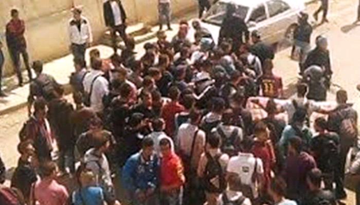 Urgent : Violente répression de la marche des étudiants à Tuvirett (Bouira) Urgent : Violente répression de la marche des étudiants à Tuvirett (Bouira)