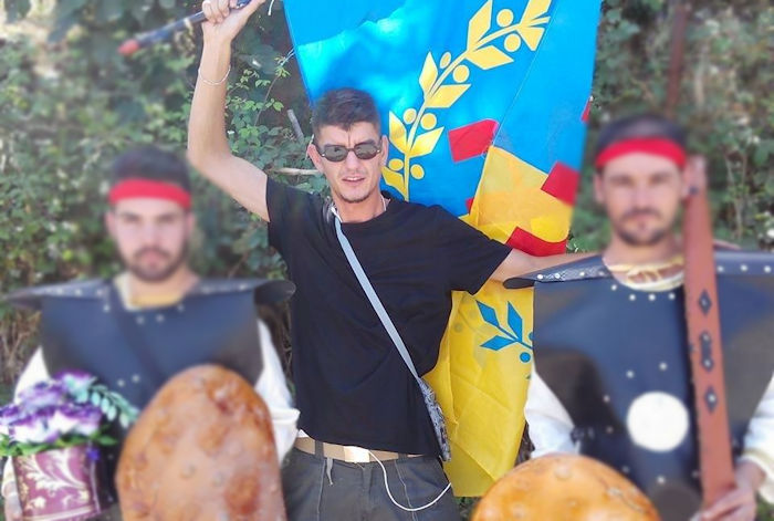 Urgent : Trois militants du MAK et les techniciens du son arrêtés au gala en hommage à Matoub Urgent : Trois militants du MAK et les techniciens du son arrêtés au gala en hommage à Matoub