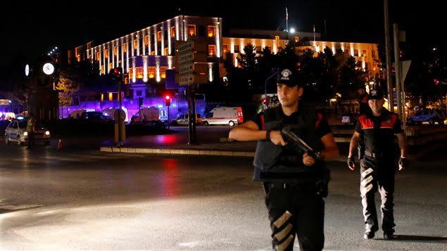 Turquie : Coup d'État en cours contre le régime d'Erdogan Turquie : Coup d'État en cours contre le régime d'Erdogan