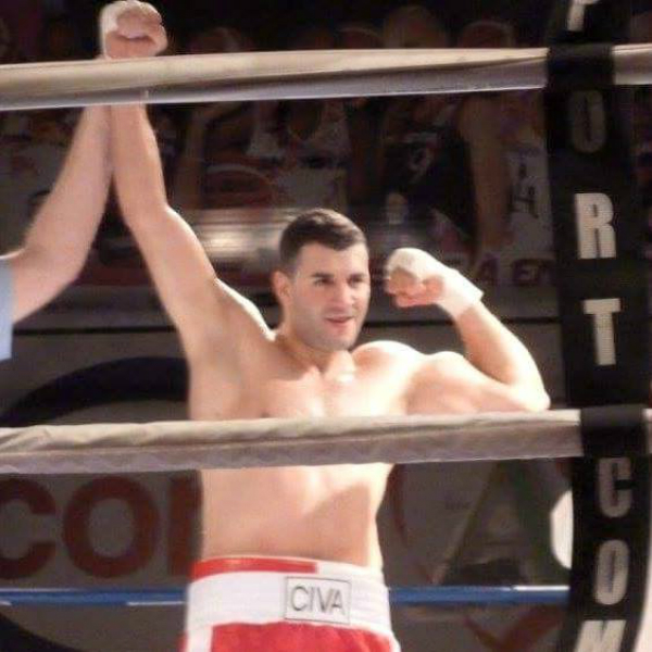 Boxe : Wary Civa Bessah vainqueur d'Anthony Carpin Boxe : Wary Civa Bessah vainqueur d'Anthony Carpin