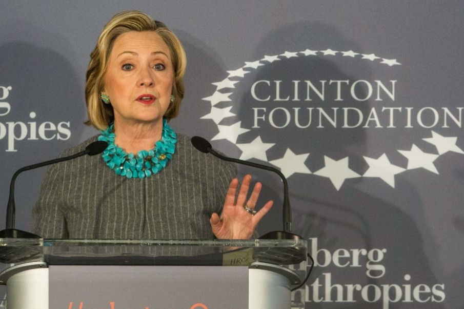Lobby entre l'Algérie et la Fondation Clinton pour dissimuler les violations des Droits de l'Homme en Kabylie