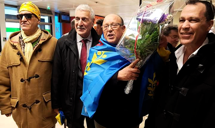 Une forte délégation pour accueillir Ahmed Haddag à l'aéroport de Paris-Orly (vidéo)