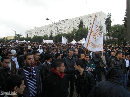 Tizi-Ouzou : des milliers d'étudiants dans la rue Tizi-Ouzou : des milliers d'étudiants dans la rue