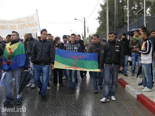 Tizi-Ouzou : des milliers d'étudiants dans la rue Tizi-Ouzou : des milliers d'étudiants dans la rue