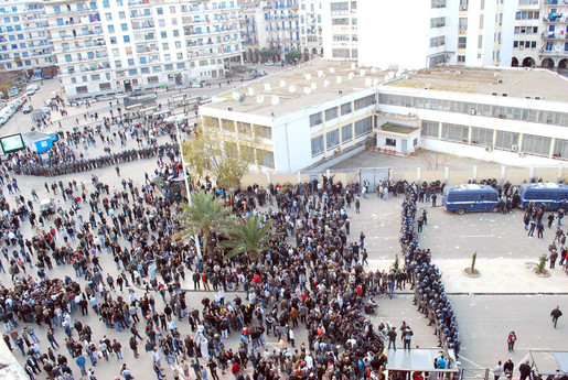 Photos exclusives de la marche empêchée de la CNCD à Alger Photos exclusives de la marche empêchée de la CNCD à Alger