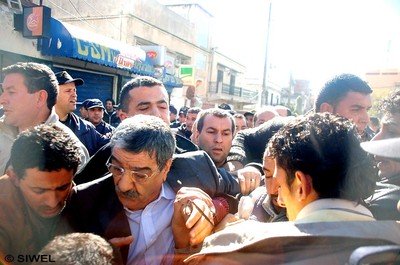 Saïd Sadi agressé par de jeunes algérois Saïd Sadi agressé par de jeunes algérois