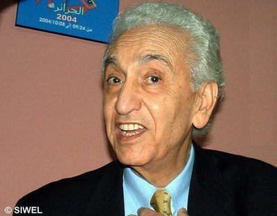 Hocine Aït Ahmed s'adresse aux Algériens et revendique une solution pacifique basée sur la constituante. Hocine Aït Ahmed s'adresse aux Algériens et revendique une solution pacifique basée sur la constituante.