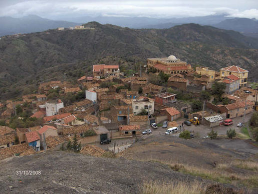 Des villageois de Taourirt Ighil ferment la RN12 Des villageois de Taourirt Ighil ferment la RN12