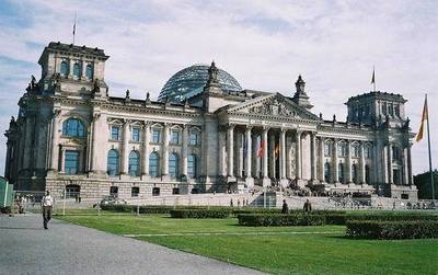 Ferhat Mehenni reçu au Bundestag : la vente d'armes à l'Algérie par l'Allemagne dénoncée