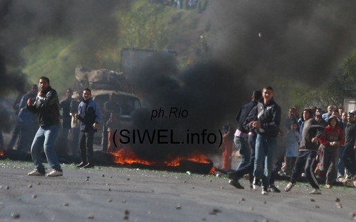 Vague de protestation dans la wilaya de Bejaia : deux daïras, une mairie et une route nationale fermées Vague de protestation dans la wilaya de Bejaia : deux daïras, une mairie et une route nationale fermées
