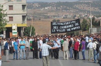 Fréha : des milliers de marcheurs réclament la délocalisation des casernes militaires