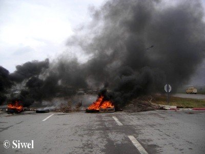 Deux routes nationales bloquées à Draâ El-Mizan