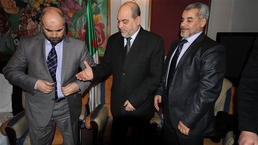 Les islamistes de «l'alliance de l'Algérie verte» qualifient le projet du MAK de « blague » Les islamistes de «l'alliance de l'Algérie verte» qualifient le projet du MAK de « blague »