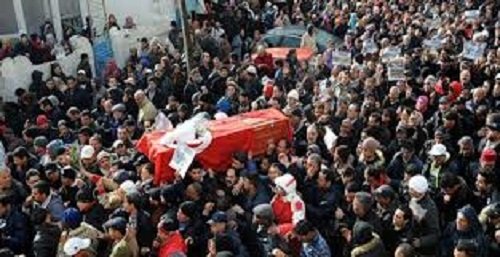 Assassinat de l'opposant tunisien, Chokri Belaïd : des milliers de personnes dans la rue en Tunisie Assassinat de l'opposant tunisien, Chokri Belaïd : des milliers de personnes dans la rue en Tunisie