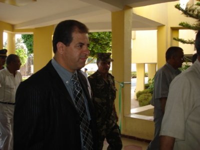 Nouvelle insulte à la Kabylie : le Bachagha Ould Ali Lhadi empêche l'enterrement de Nna Hedjila, sœur de l'illustre Slimane Azem Nouvelle insulte à la Kabylie : le Bachagha Ould Ali Lhadi empêche l'enterrement de Nna Hedjila, sœur de l'illustre Slimane Azem