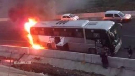 Mizrana : Un mini-bus prend feu