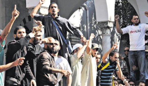 Kabylie: L'Etat algérien fait construire une mosquée devant chaque lycée dans la ville de Tizi Wezzu !