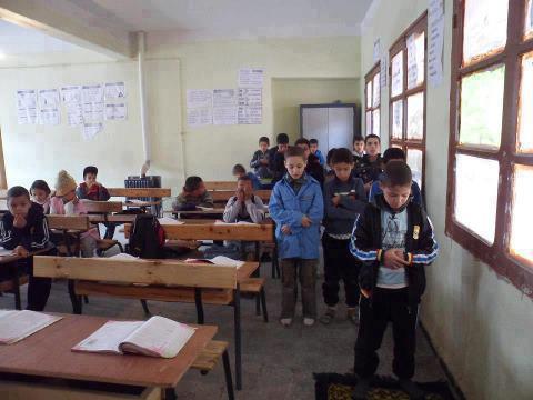 Pour dénoncer le caractère « facultatif » de Tamazight « langue nationale », des étudiants marchent à Tuvirett