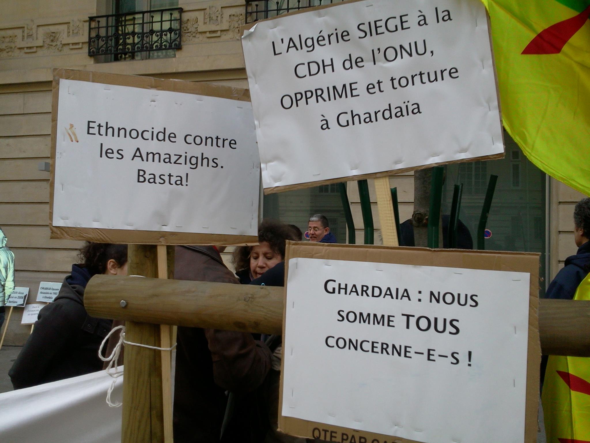 Collectif des Amazighs en France : le racisme de l'Etat algérien envers les mozabites dénoncé devant l'ambassade d'Algérie à Paris