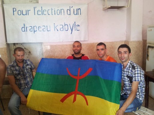 Election du drapeau Kabyle à Ait Mislaïne : Le MAK poursuit avec succès l'édification du futur Etat kabyle