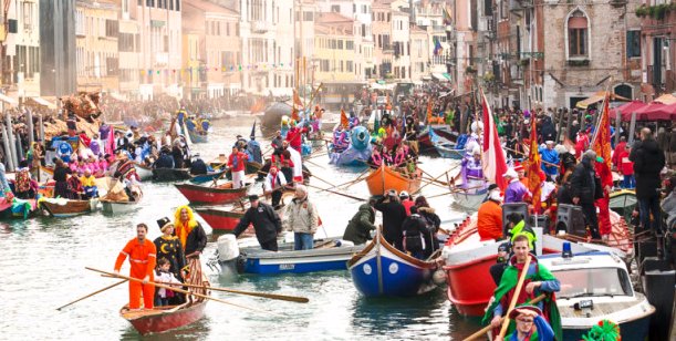 Coup d'envoi du plus célèbre carnaval du monde / Festival de couleur et merveilles à Venise