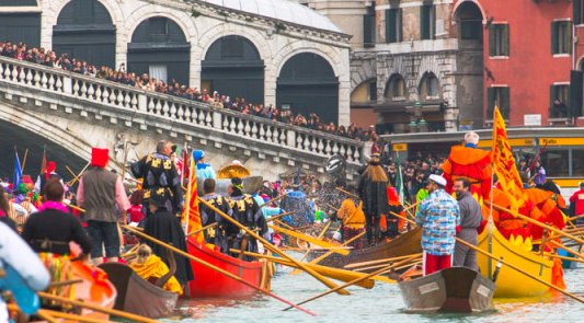 Coup d'envoi du plus célèbre carnaval du monde / Festival de couleur et merveilles à Venise