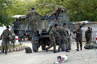 Des colonnes de l'armée algérienne circulent dans la ville d'Iwadhiyen
