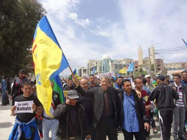 Des artistes kabyles ont montré leur fierté de brandir le drapeau kabyle