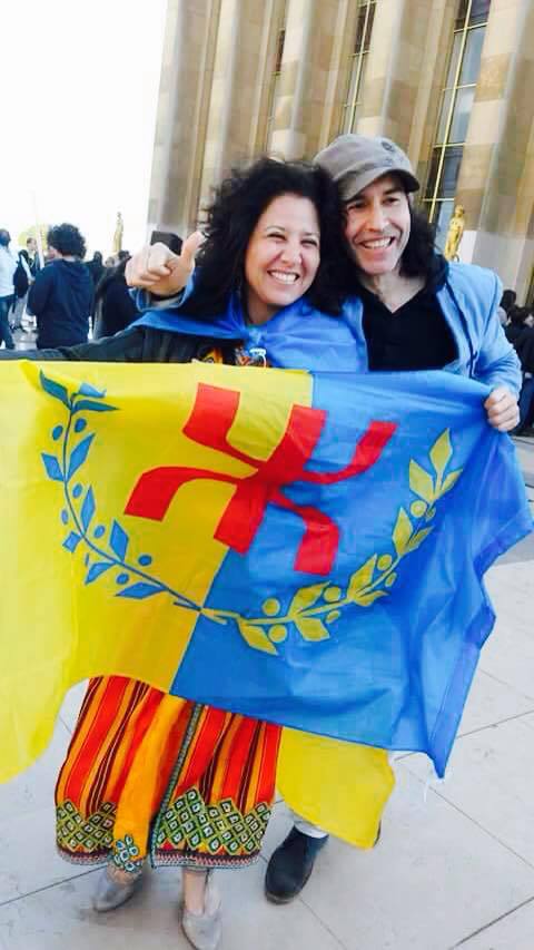 Des artistes kabyles ont montré leur fierté de brandir le drapeau kabyle