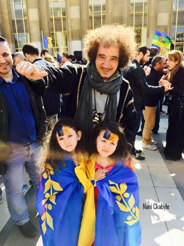 Des artistes kabyles ont montré leur fierté de brandir le drapeau kabyle