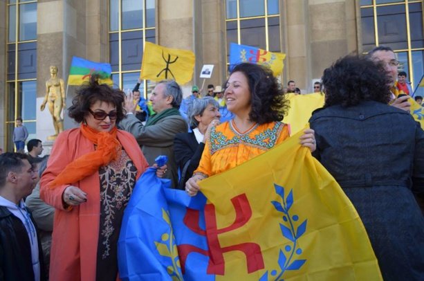 Des artistes kabyles ont montré leur fierté de brandir le drapeau kabyle