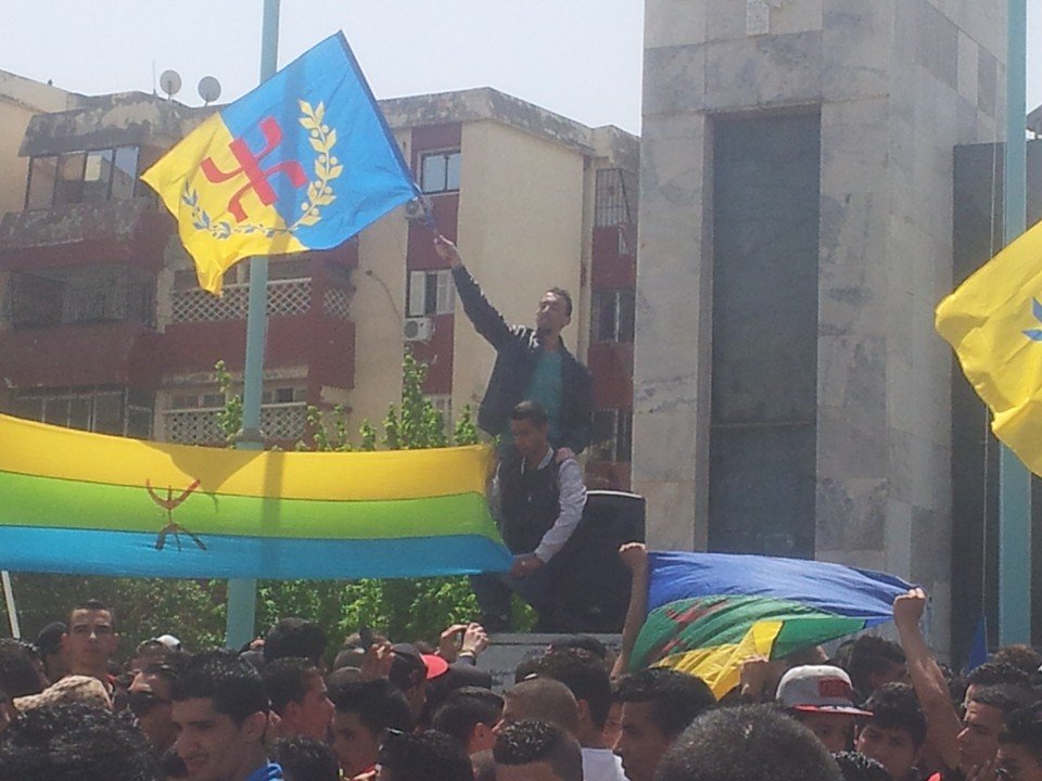 Lever du drapeau kabyle émouvant à Tuvirett (Vidéo)